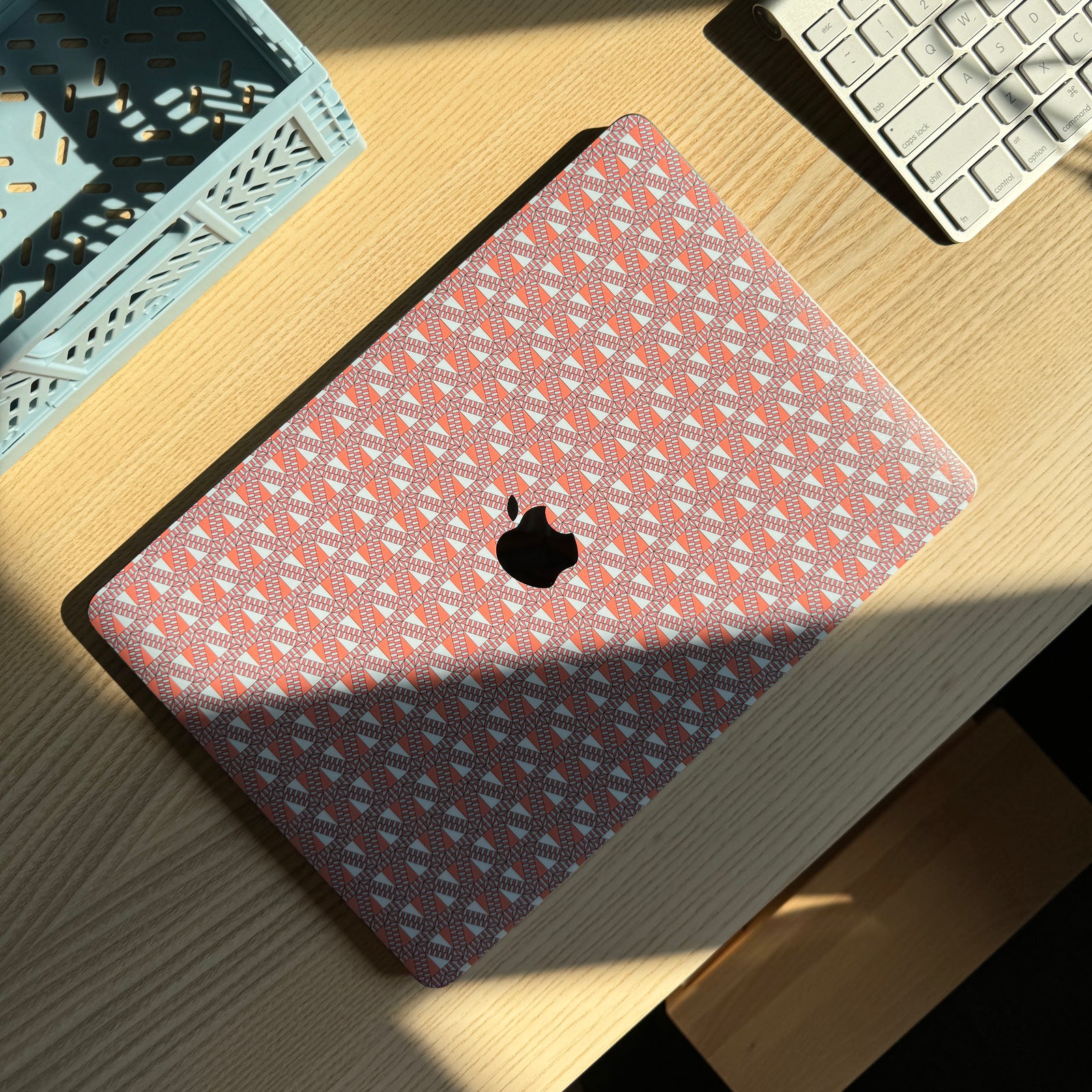 Uniqfind - スタイリッシュな MacBook & iPhone ケースとスキン