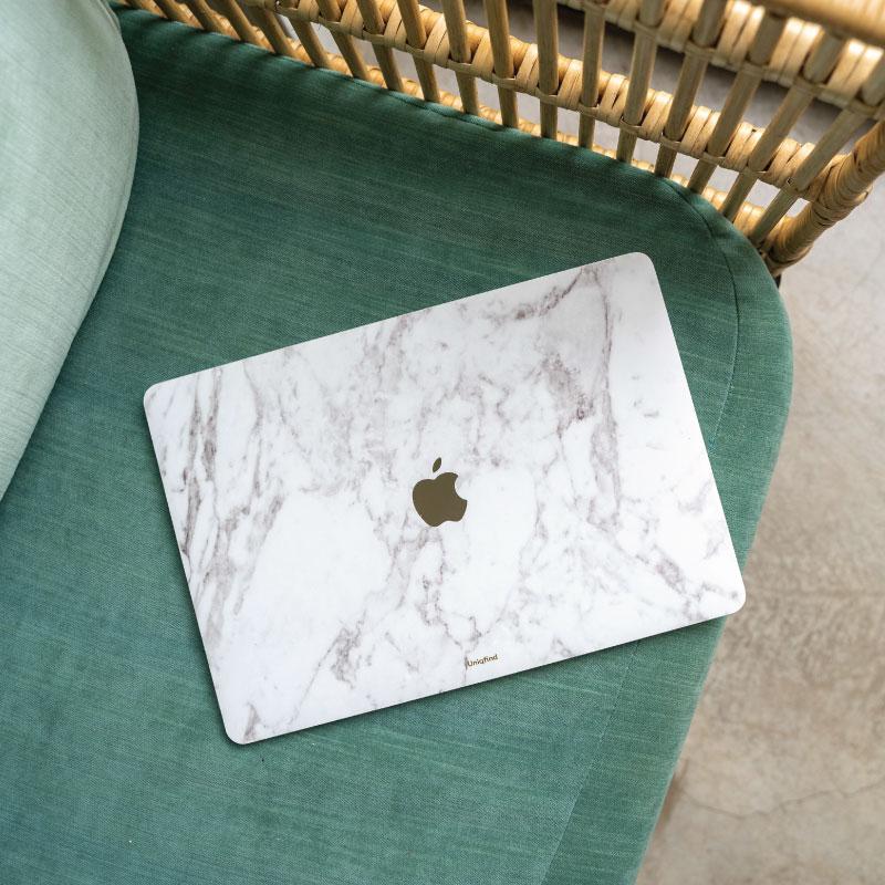 Marble macbook 2025 pro skin